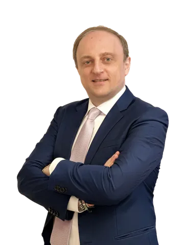 Giacomo Greci, Dottore Commercialista e advisor, ritratto professionale in giacca blu su fondo chiaro